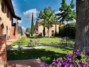 Borgo Tre Rose Hotel & Apartments