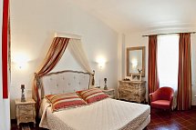 Borgo Tre Rose Hotel & Apartments