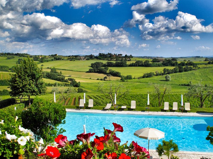 Borgo Tre Rose Hotel & Apartments