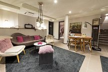 Two Timez Boutique Hotel