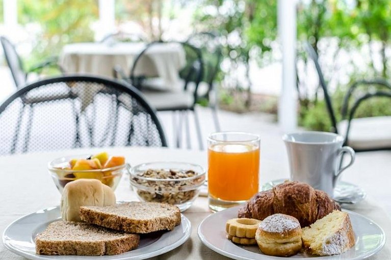 Smart Hotel Holiday