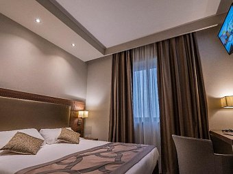 Smart Hotel Holiday