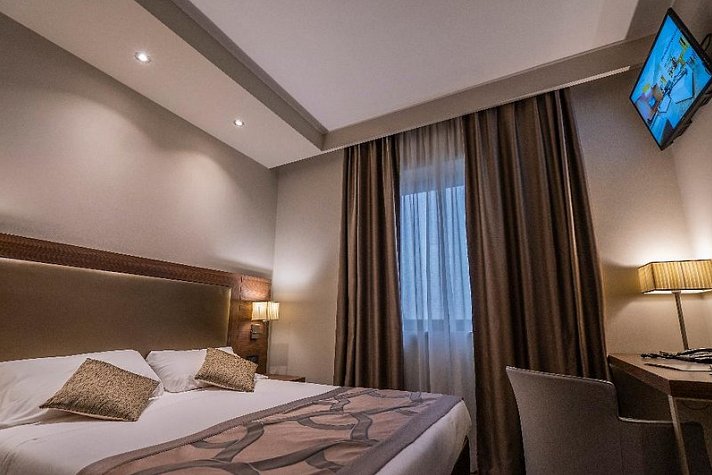 Smart Hotel Holiday