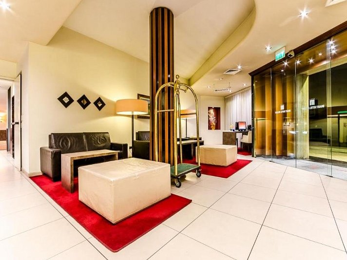 Smart Hotel Holiday