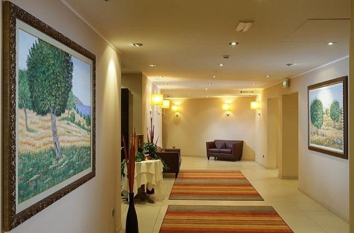 Smart Hotel Holiday