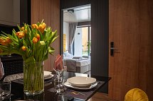 Onyx Luxury