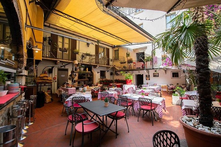Alessi Hotel