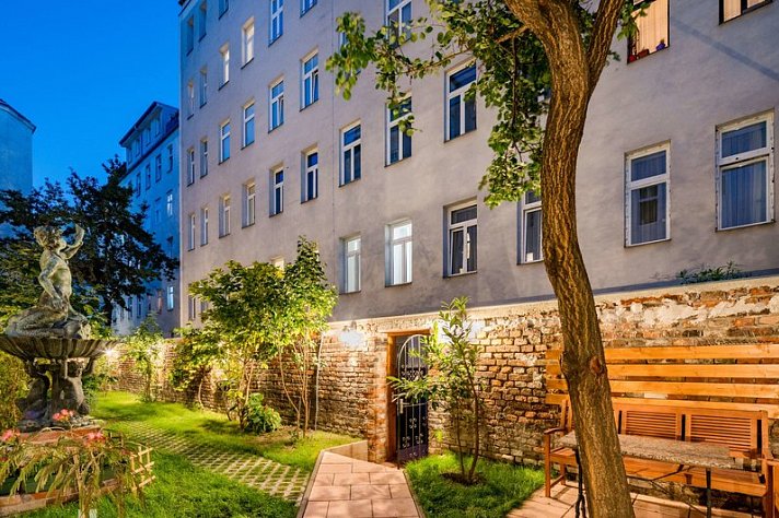 Best Western Plus Celebrity Suites