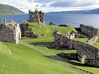 Familienerlebnistour Schottland - Urquhart Castle und Loch Ness