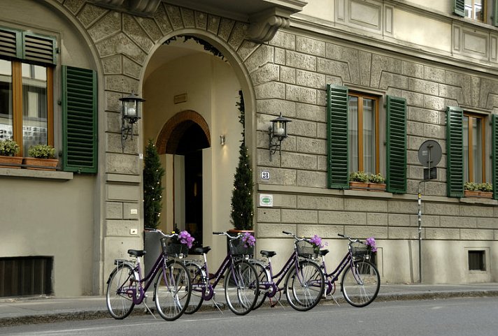 De La Pace, Sure Hotel Collection by Best Western