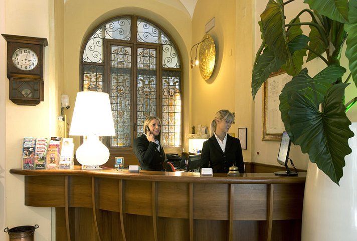 De La Pace, Sure Hotel Collection by Best Western