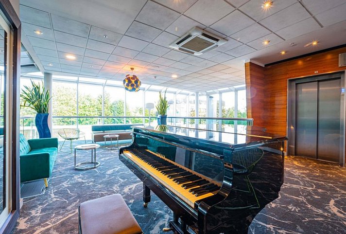 Novotel London West