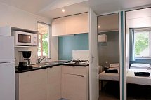 Domaine la Yole Camping Lodge (by Happy Camp) - Wohnbeispiel Mobilheim Happy Premium (Zimmercodierung CM1)