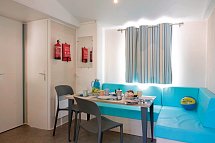 Domaine la Yole Camping Lodge (by Happy Camp) - Wohnbeispiel Mobilheim Happy Premium (Zimmercodierung CM1)