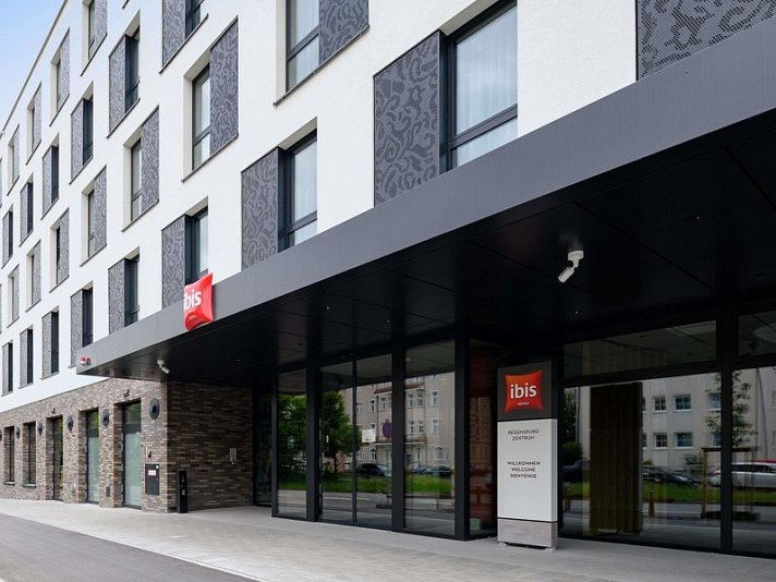 ibis Regensburg Center