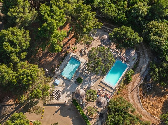 Waterman Beach Village Camp & Glamping