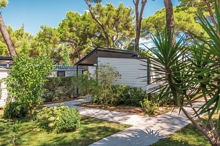 Waterman Beach Village Camp & Glamping