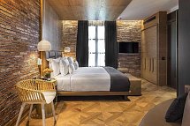 Monument Hotel