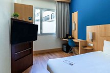 ibis Barcelona Pza Glories 22