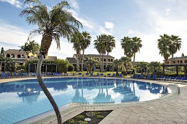 Lantana Resort Hotel & Apartments