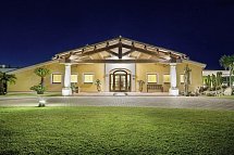 Lantana Resort Hotel & Apartments