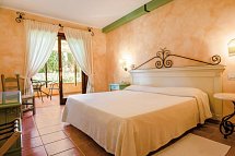 Lantana Resort Hotel & Apartments