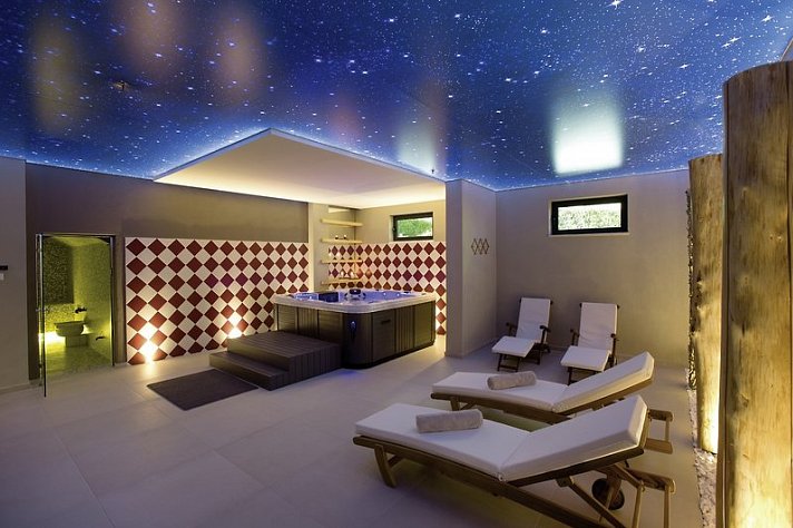 Atlantis Beach Hotel & Spa