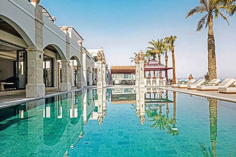 Grecotel Plaza Beach House