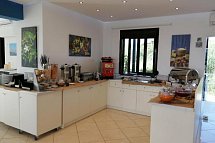 Carisa Suites & Apartments