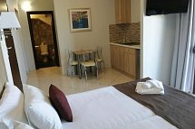 Carisa Suites & Apartments