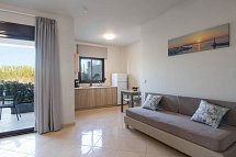 Carisa Suites & Apartments