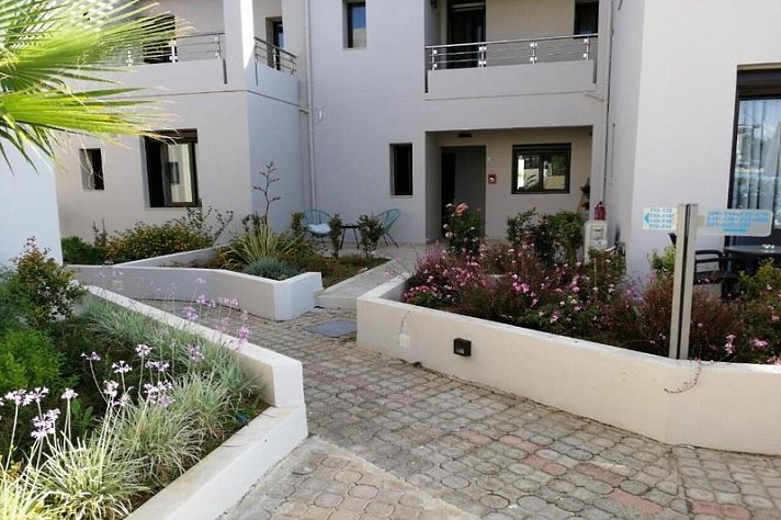 Carisa Suites & Apartments