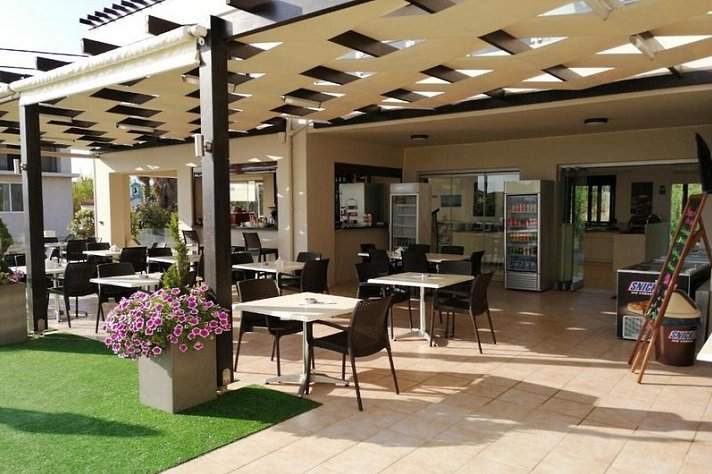 Carisa Suites & Apartments