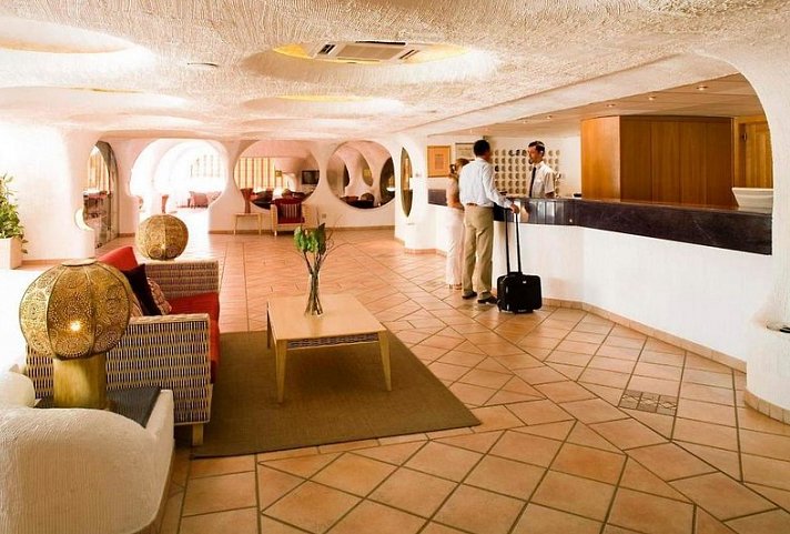 Alcazar Beach & SPA
