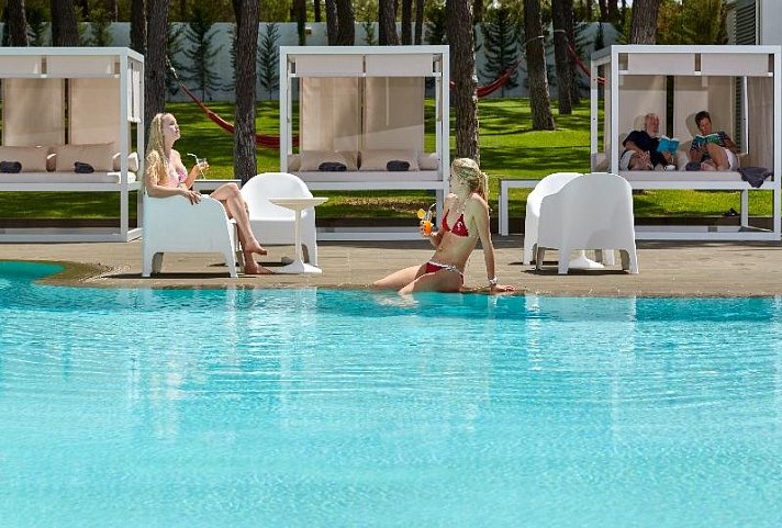 Alcazar Beach & SPA
