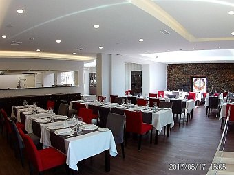 Santa Cruz Village Hotel