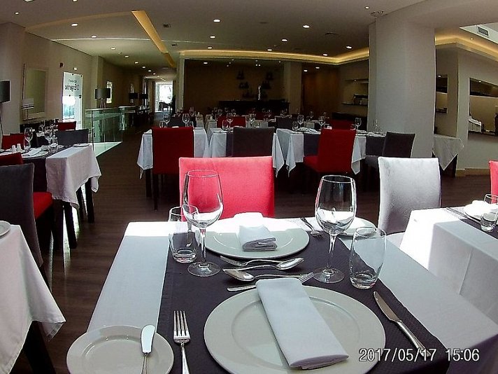 Santa Cruz Village Hotel