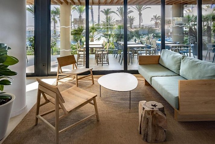 Caprici Beach Hotel & Spa