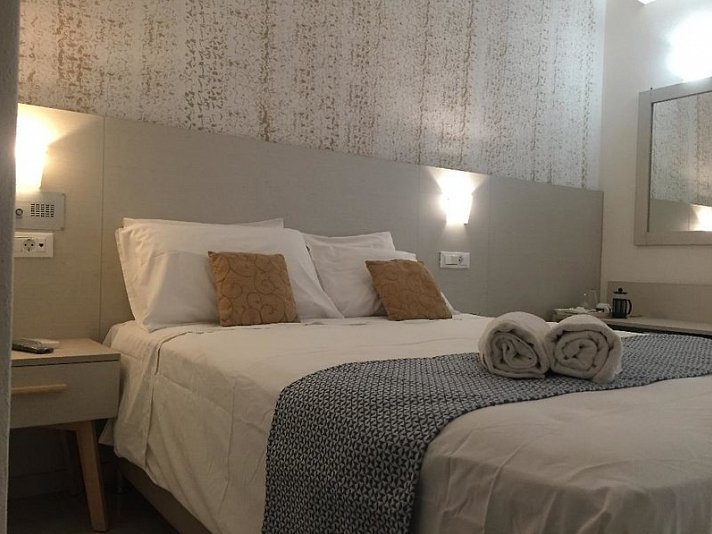 Voula Hotel & Apartments