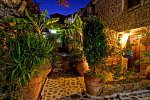 Stone Village Petrino Horio