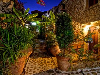 Stone Village Petrino Horio