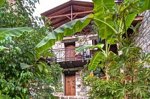 Stone Village Petrino Horio