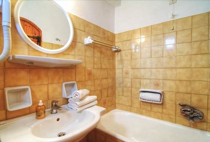 Adonis Hotel