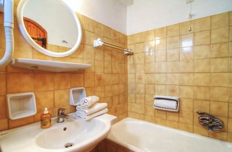 Adonis Hotel