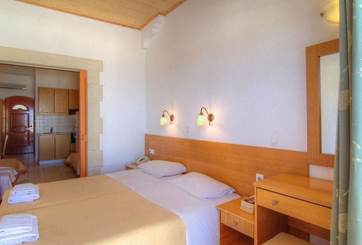 Adonis Hotel