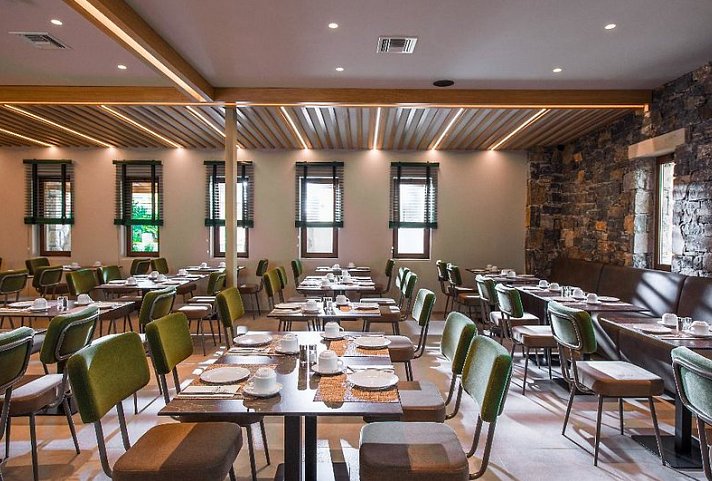Petousis Hotel & Suites