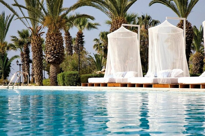 Sandy Beach Hotel & Spa