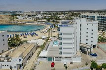 Tasia Maris Sands