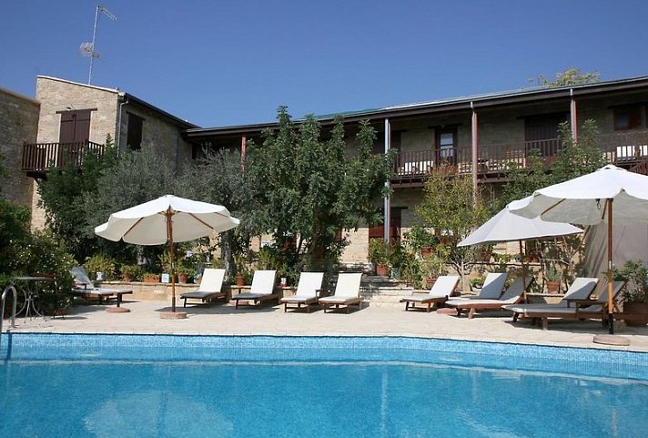 Eveleos Country House