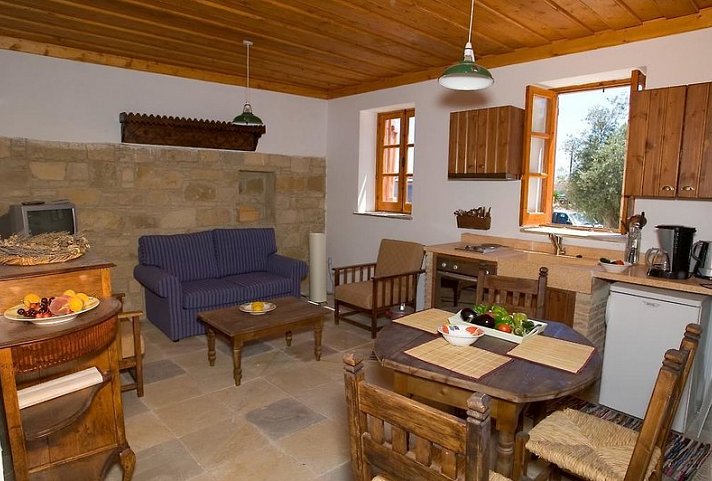 Eveleos Country House